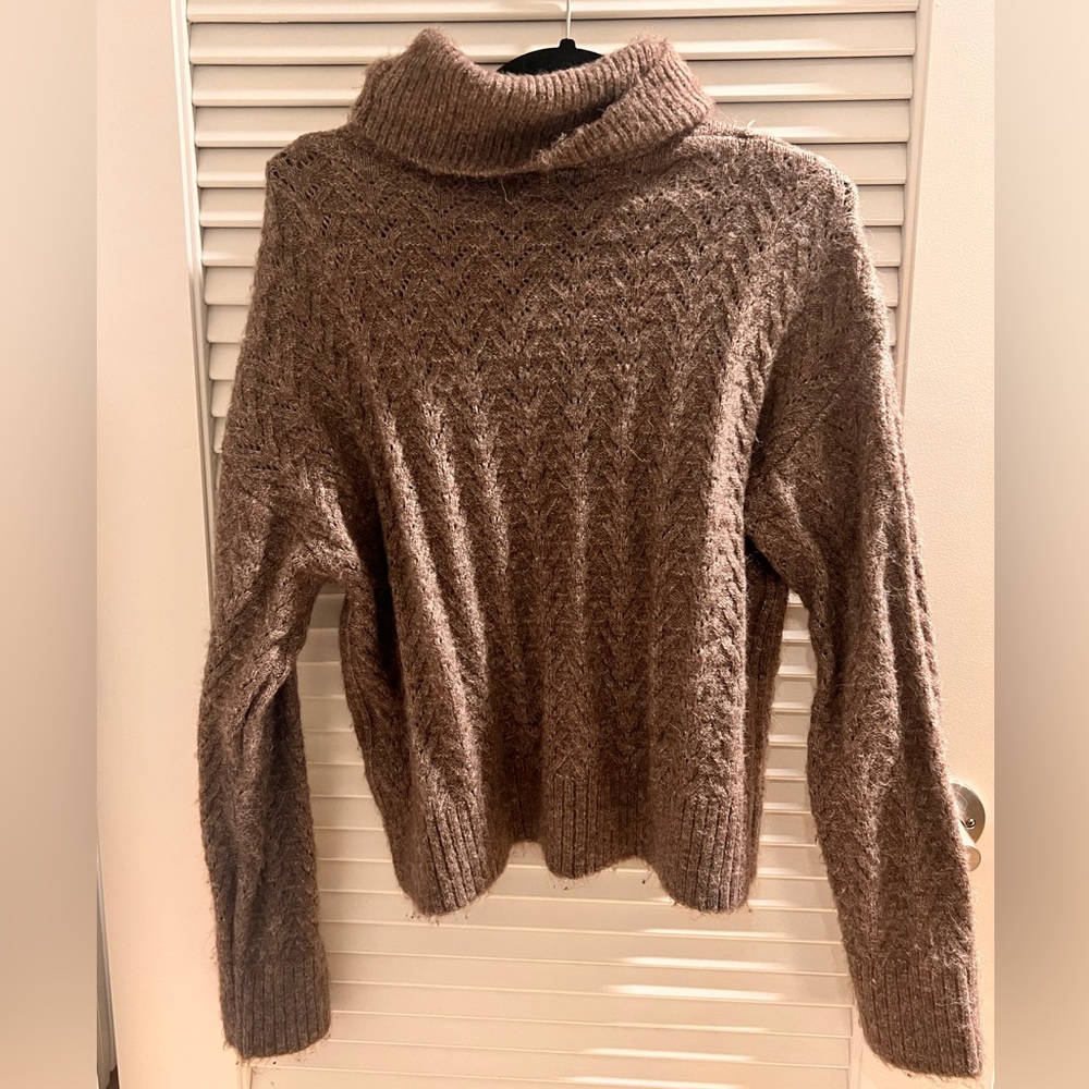 Brown old navy size small turtle neck